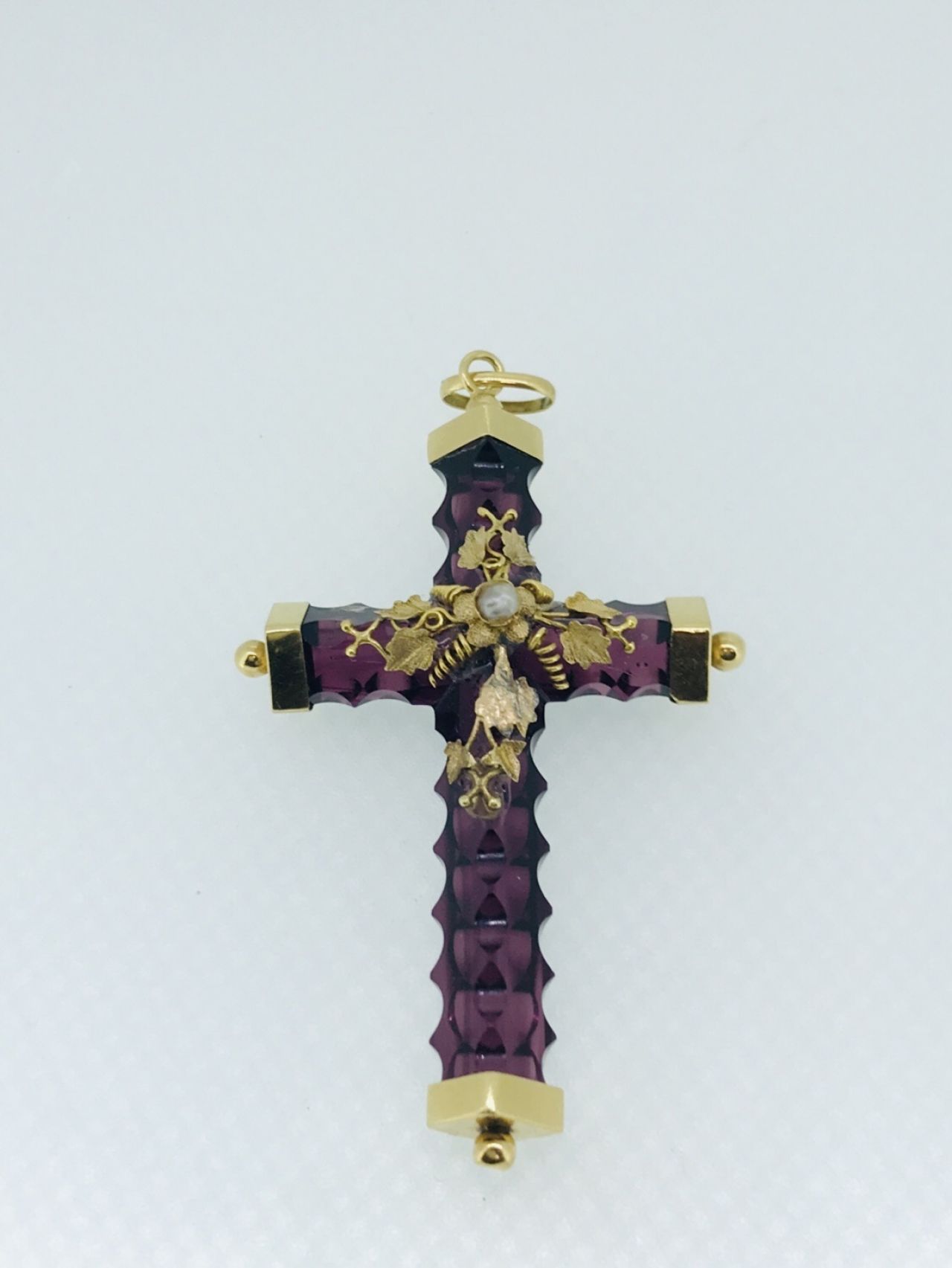 Antica croce in ametista e oro giallo