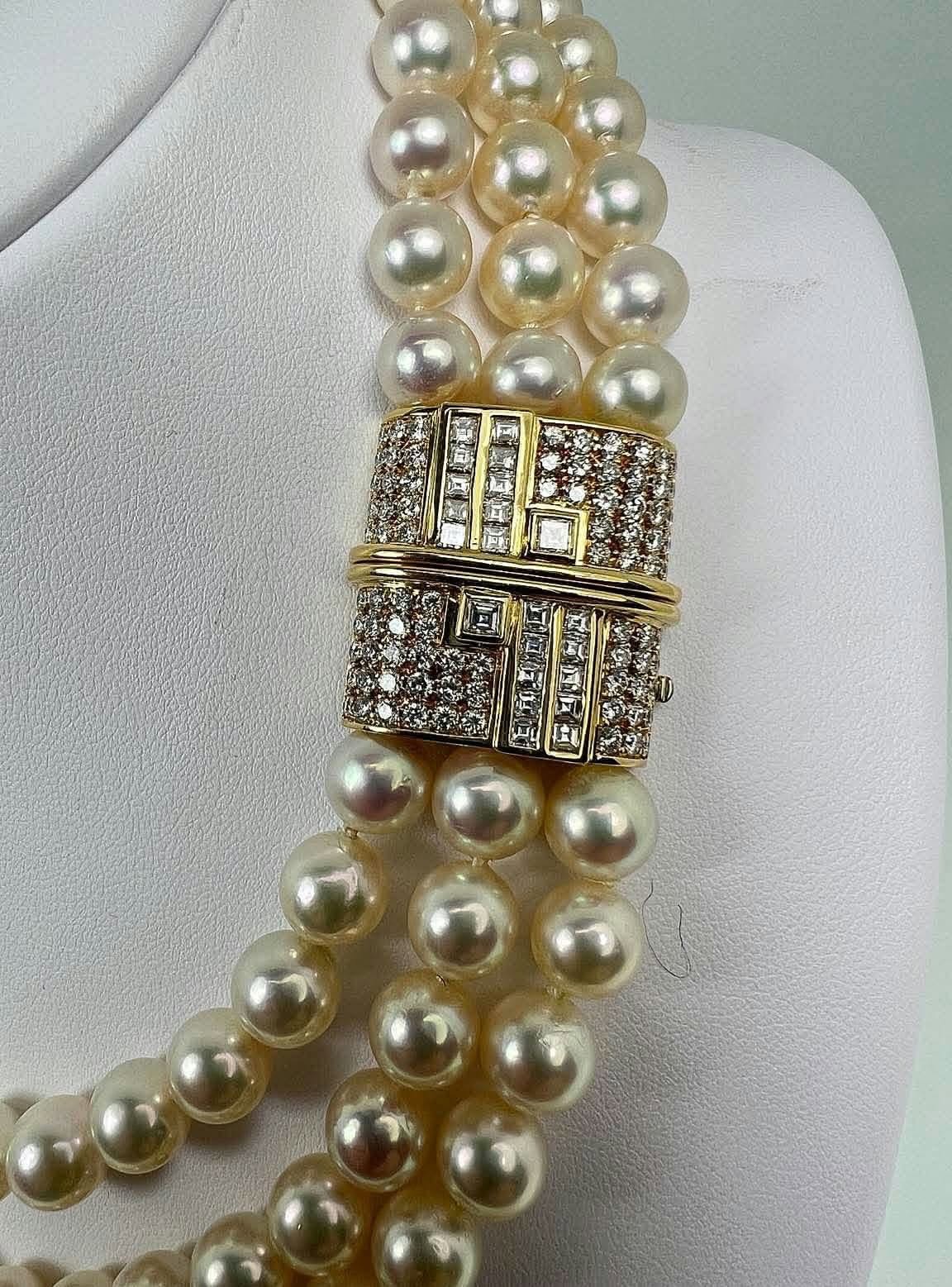 Sontuoso girocollo di perle, con fantastica chiusura in Oro e Diamanti naturali taglio brillante.